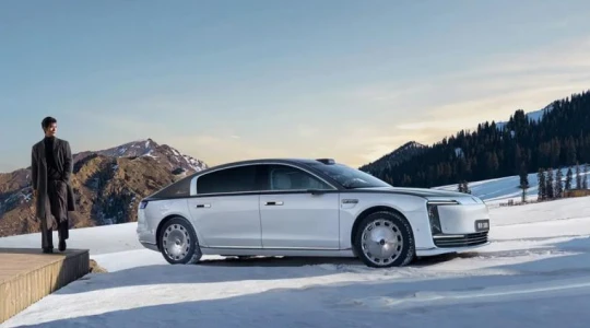 Maextro S800 najpopularniejszą luksusową limuzyną w Chinach. Huawei wygrywa z Maybachem i Porsche